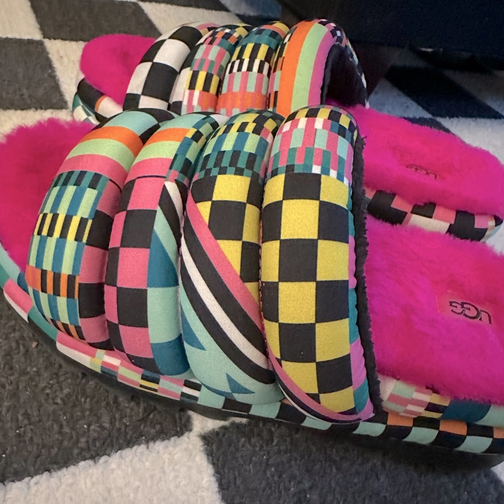 Ugg Maxi Checks Platform Slides Size 8 - image 1